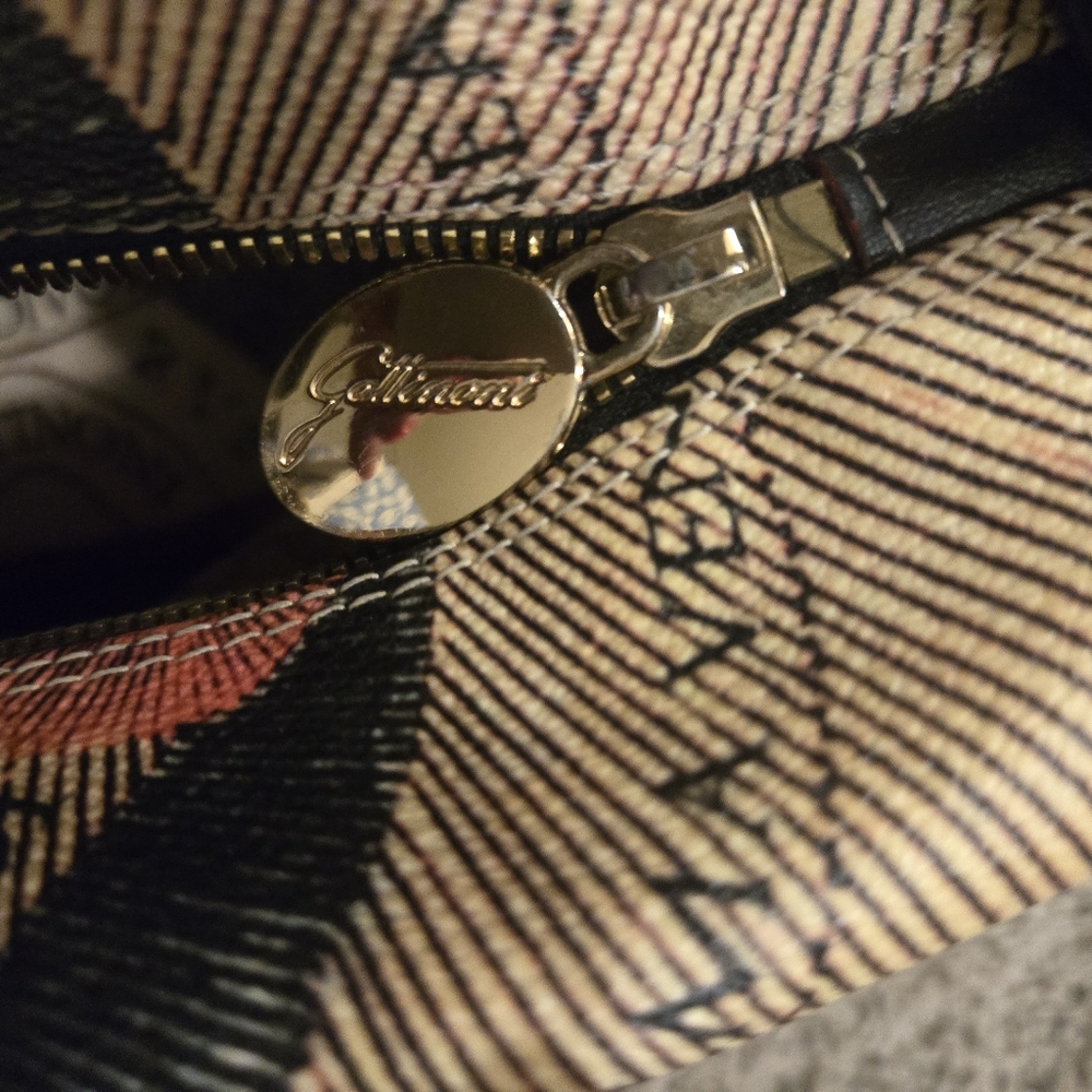 Handbag - Picture 7 of 9